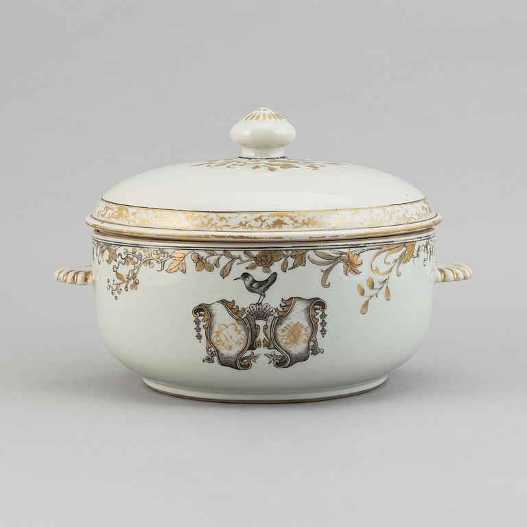 A grisaille tureen with cover, Qing dynasty, Qianlong (1736-95).