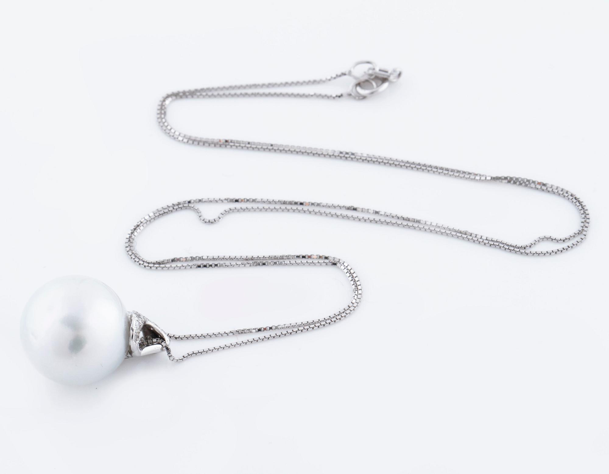 A cultured pearl and ca 0.15 cts brilliant cut diamond pendant.