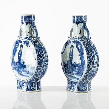 A pair of blue and white mon flasks, china, Qing dynasty, 19th/20th century.