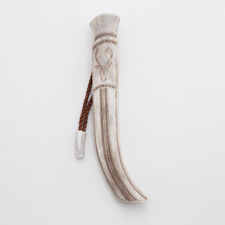 A reindeer horn knife by Bertil Fällman.