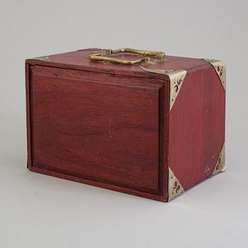 SKRIN med MAHJONG pjäser. Kina, 1900-tal.