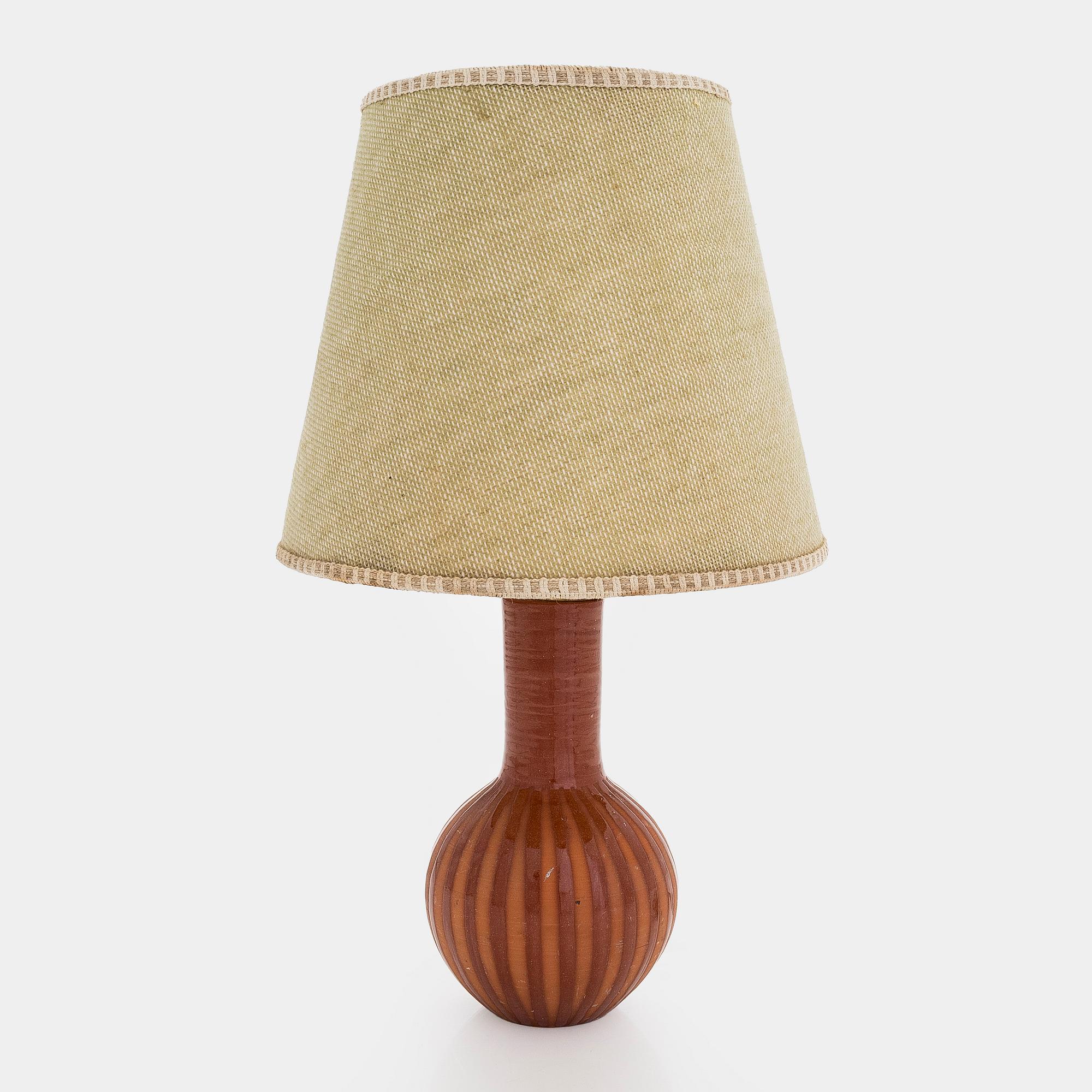 Marita Lybeck, A red clay tablelamp modell 1311. Retailer Stockmann / Artek, Finland.