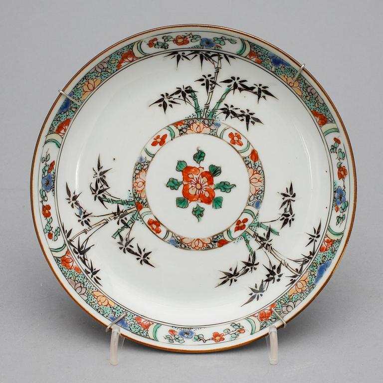 TALLRIKAR,  5 st, porslin Qing dynastin, 1700-tal.