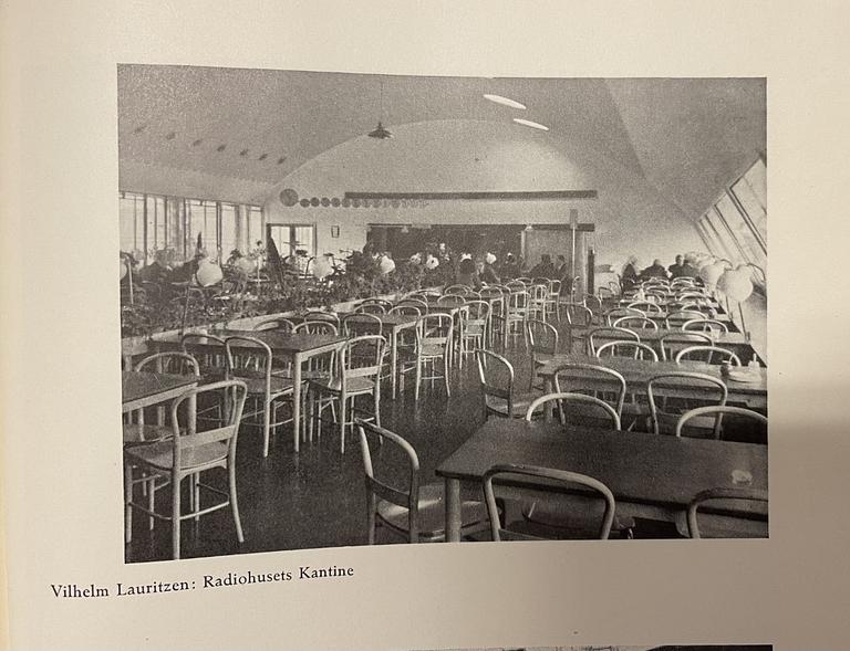 Vilhelm Lauritzen, a set of 6 'Radiohus' chairs, Fritz Hansen,  Denmark, 1940s.