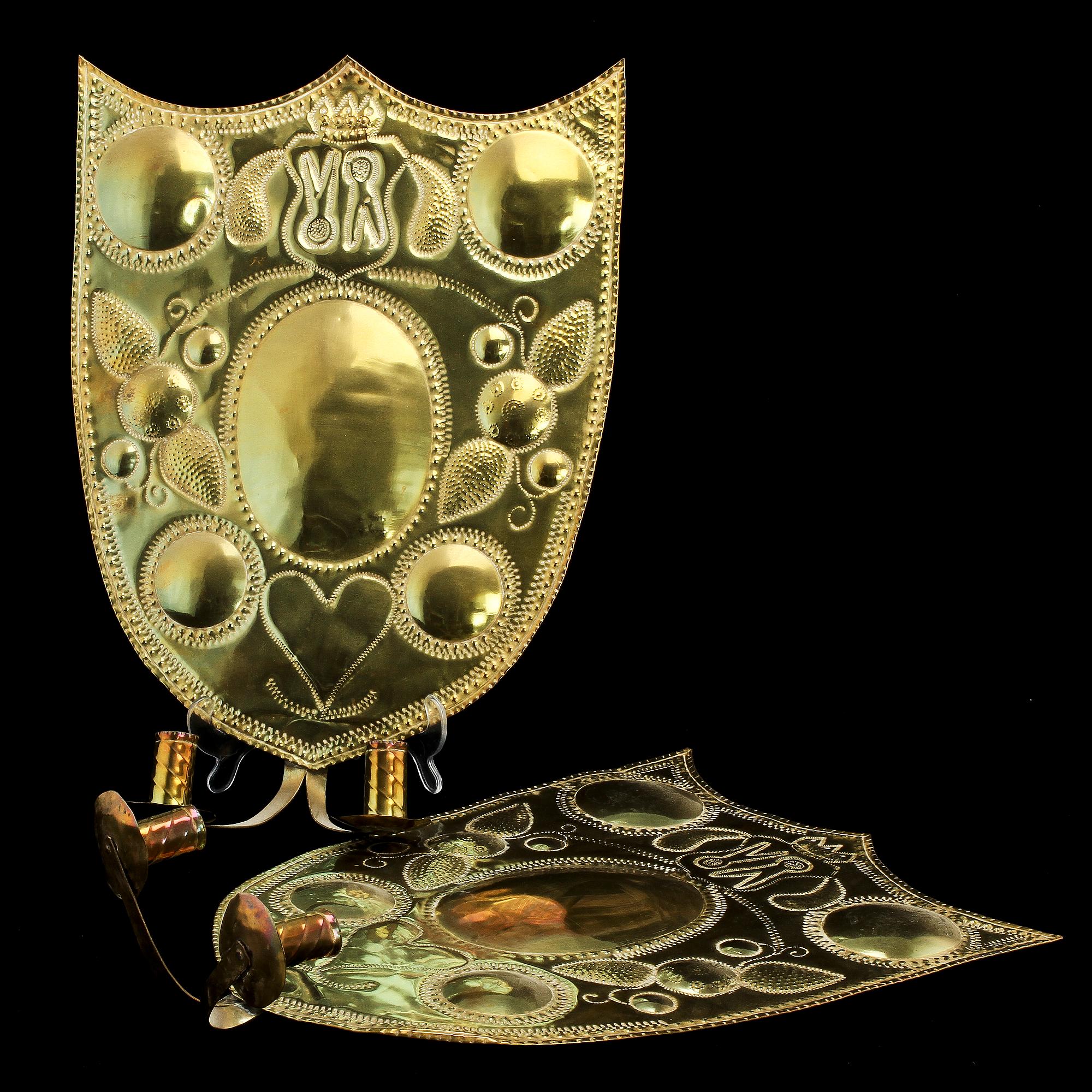 LJUSPLÅTAR, mässing, barockstil, omkring sekelskiftet 1800/1900.