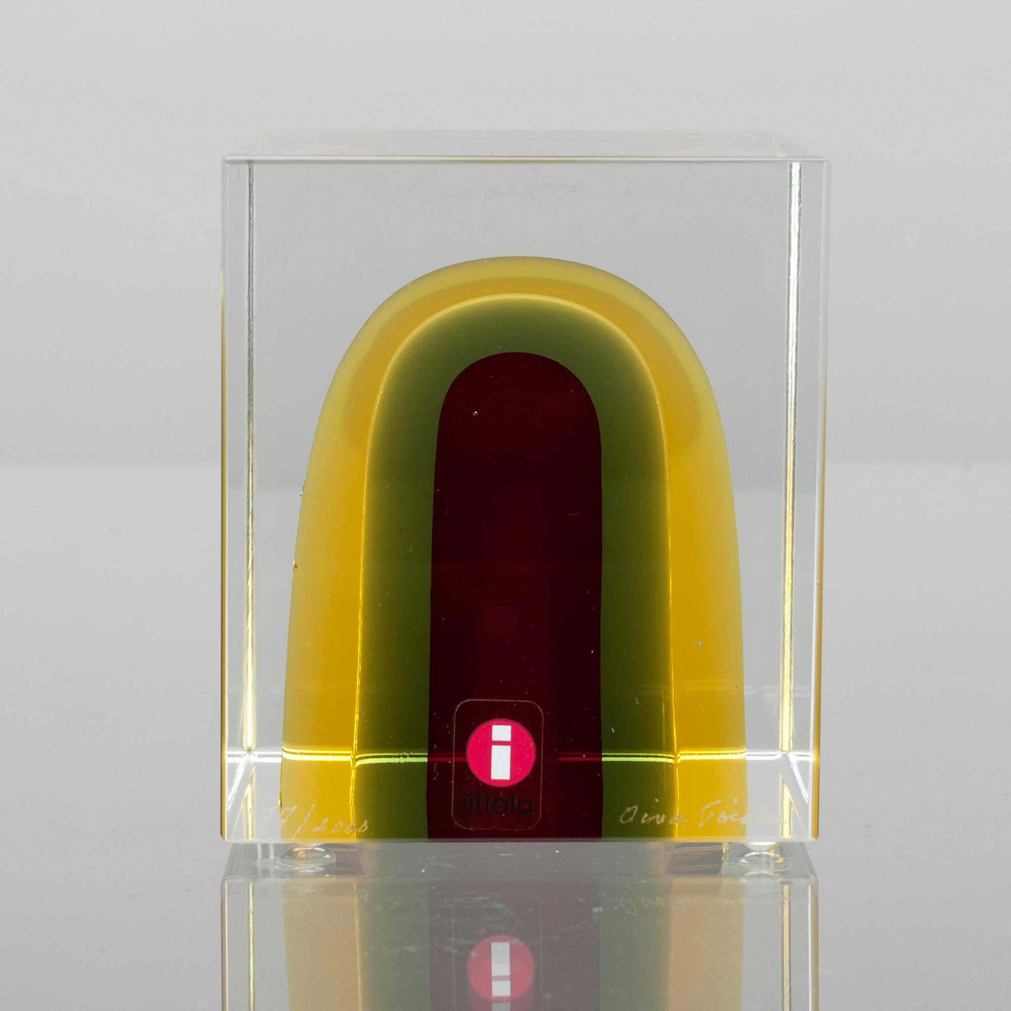 ÅRSKUB, glas, signerad Oiva Toikka, Nuutajärvi 2006, numrerad 177/2000.