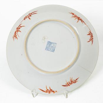 Fat, två stycken, samt lock och skål, porslin. Sen Qingdynasti.