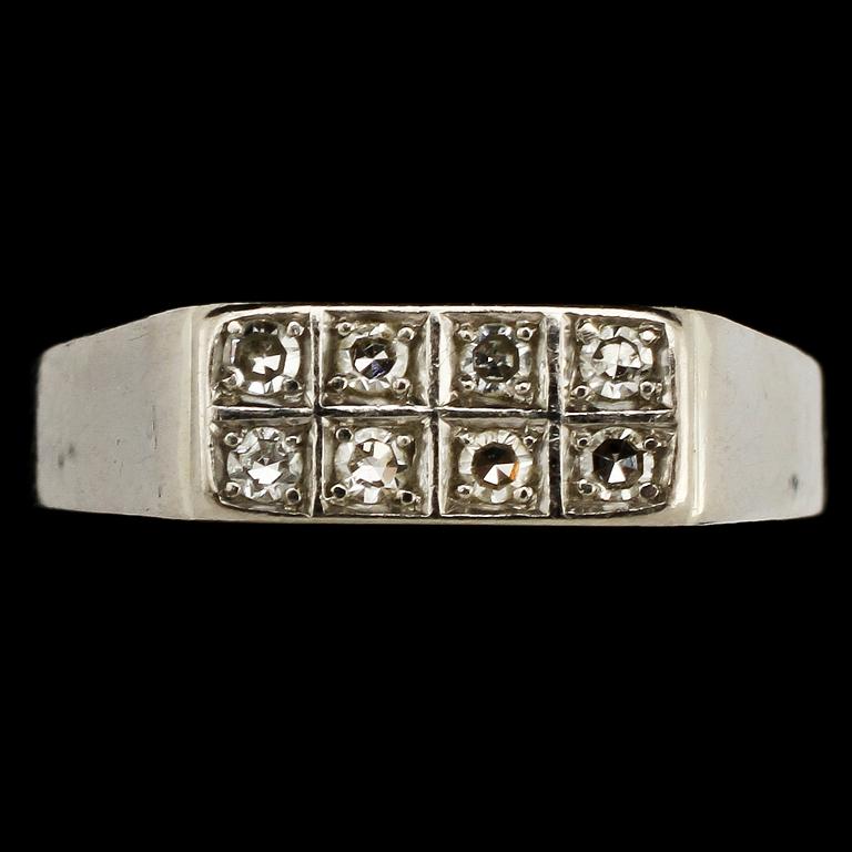 RING, 18k vitguld samt 8 åttkantslipade diamanter, tot 0.16 ct, Kurt L Carlsson, Stockholm, 1970. Vikt 3 g.