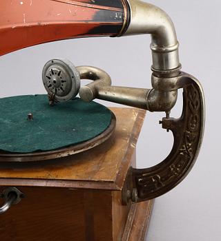 TRATTGRAMMOFON, 1900-talets första hälft.