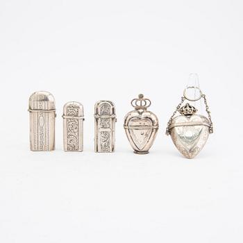 A set of two scent boxes and three match boxes sivler 19th century, weight 118 grams.