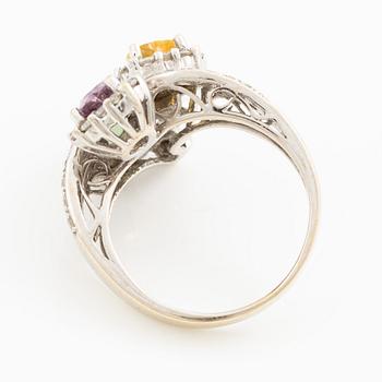 Ring in 18K white gold set with faceted coloured gemstones and round brilliant-cut diamonds.