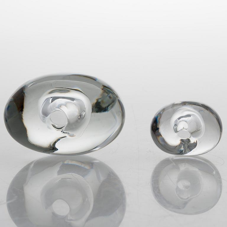TIMO SARPANEVA, Two Glass Sculptures, "Sydän" (Heart), for Iittala, both signed.