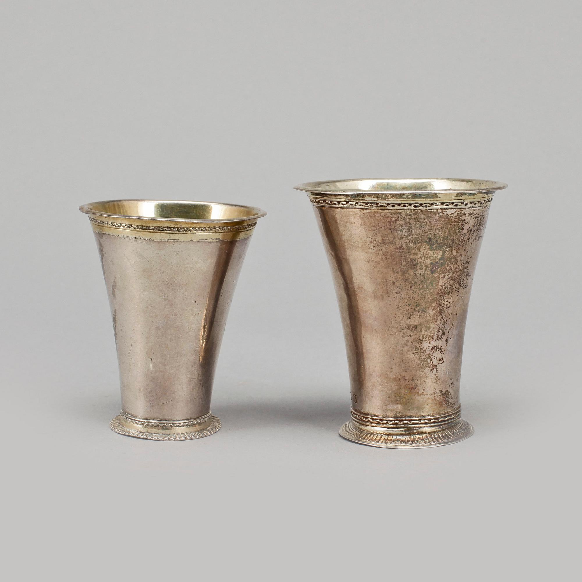 BÄGARE, 2 st små, en av Sven T. Röding, Växjö (v. 1736-1754) och en av Johannes Nordgren, Jönköping 1811.