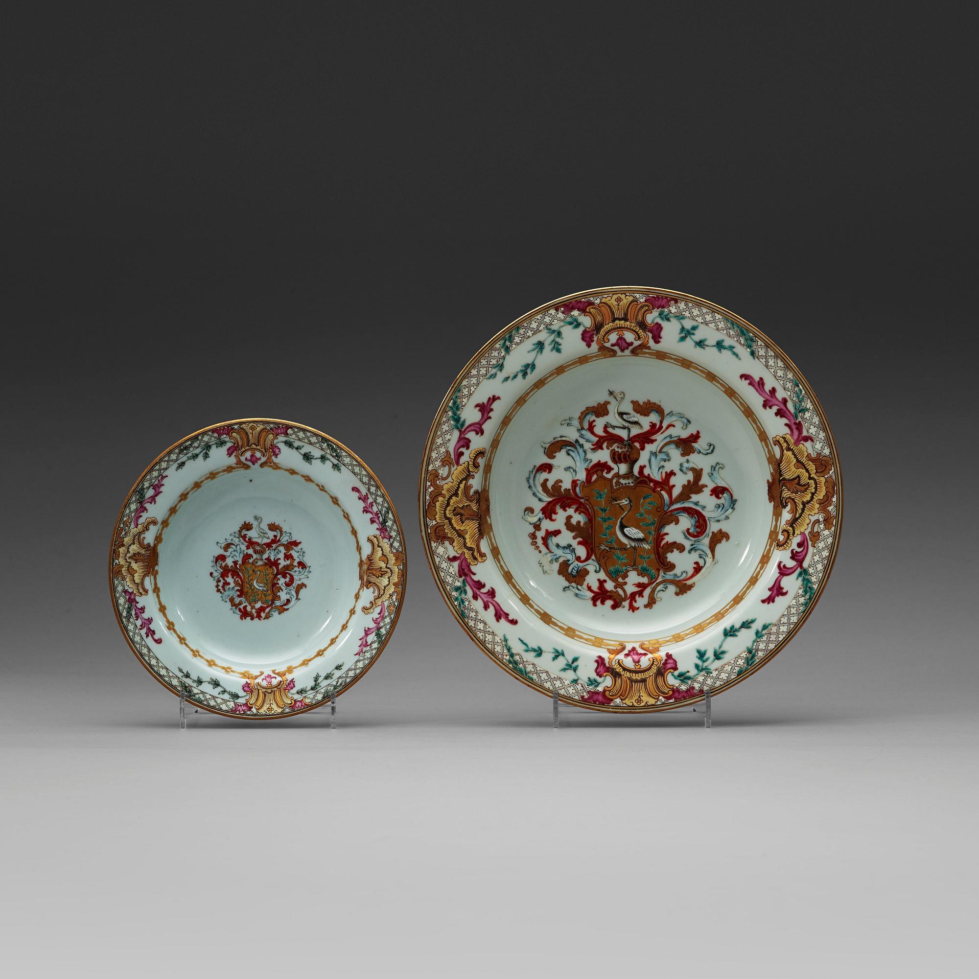 SERVISDELAR, 10 stycken, vapenporslin. Qingdynastin, Qianlong (1736-95).