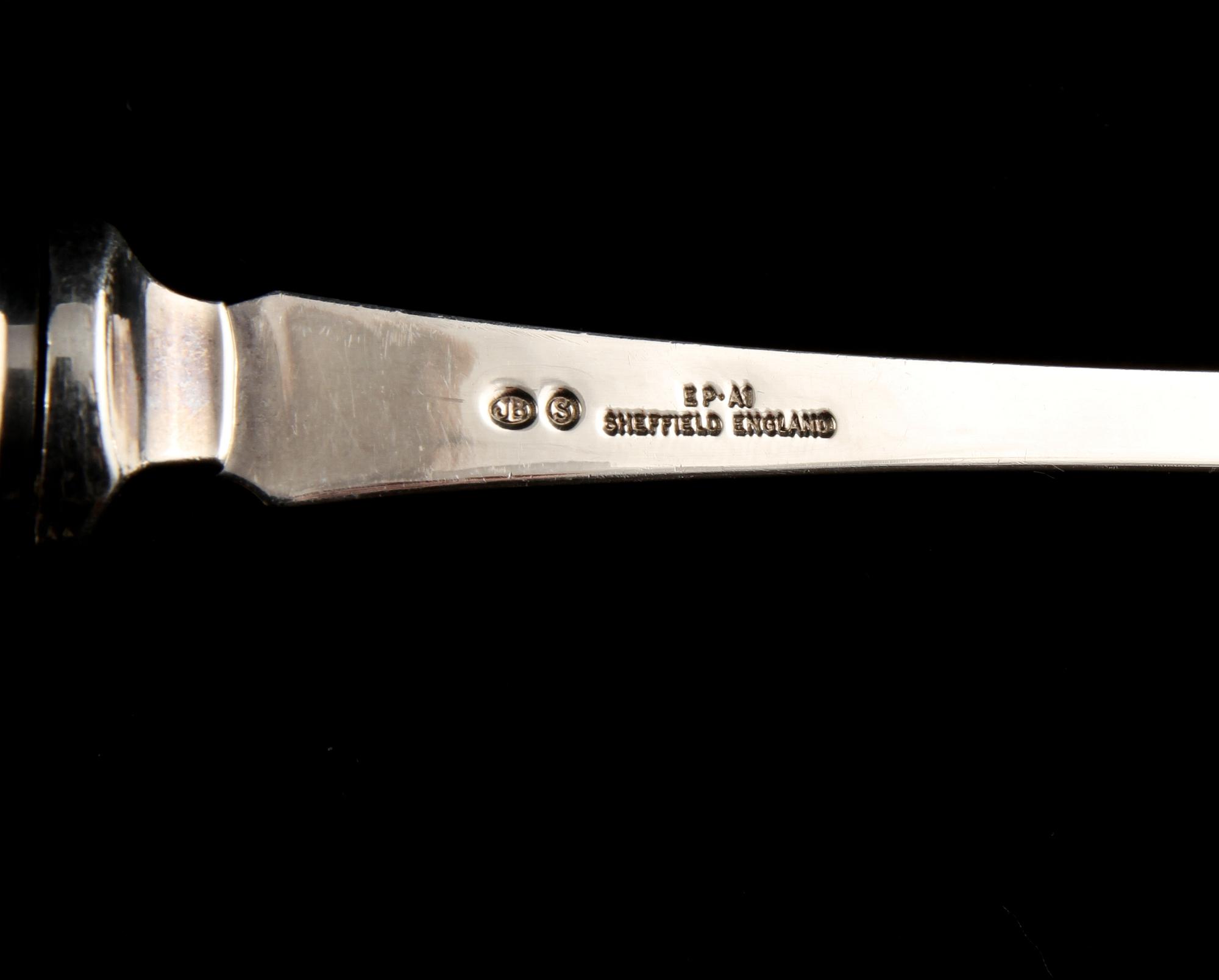 BESTICK, 22 st, nysilver och pärlemor, England, 1900-talets början.