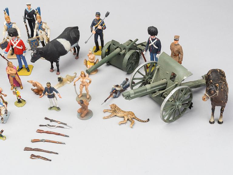 Tin soldiers app. 50 pieces, mid/first half of the 20th century, some pieces, England.