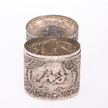 TEEPURKKI, hopeaa, 1900-luku. Paino 297,7 g.
