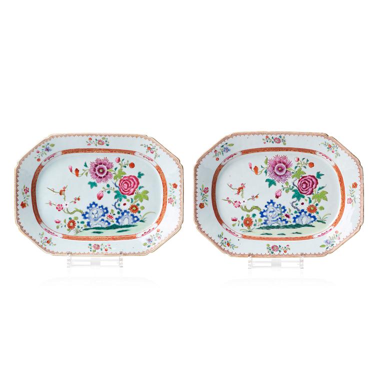 A pair of famille rose dishes, Qing dynasty, Qianlong (1736-95).