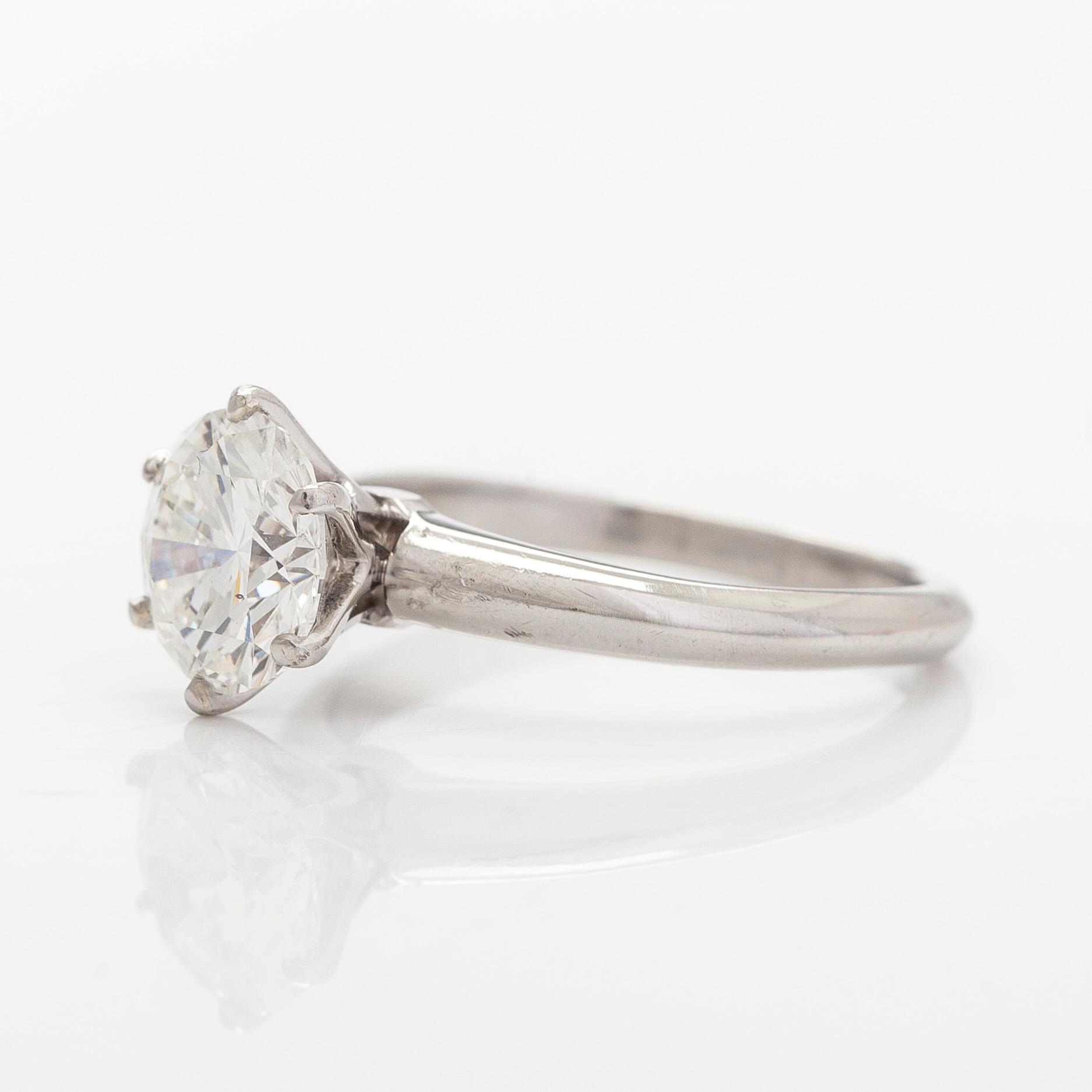 Ring, solitär, platina med briljantslipad diamant.