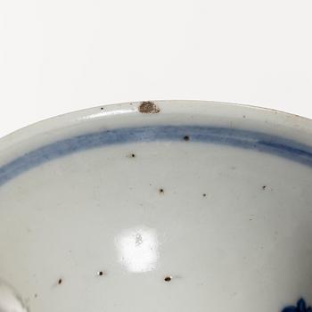 Two blue and white porcelain vases, China, Qing dynasty, 19th century.