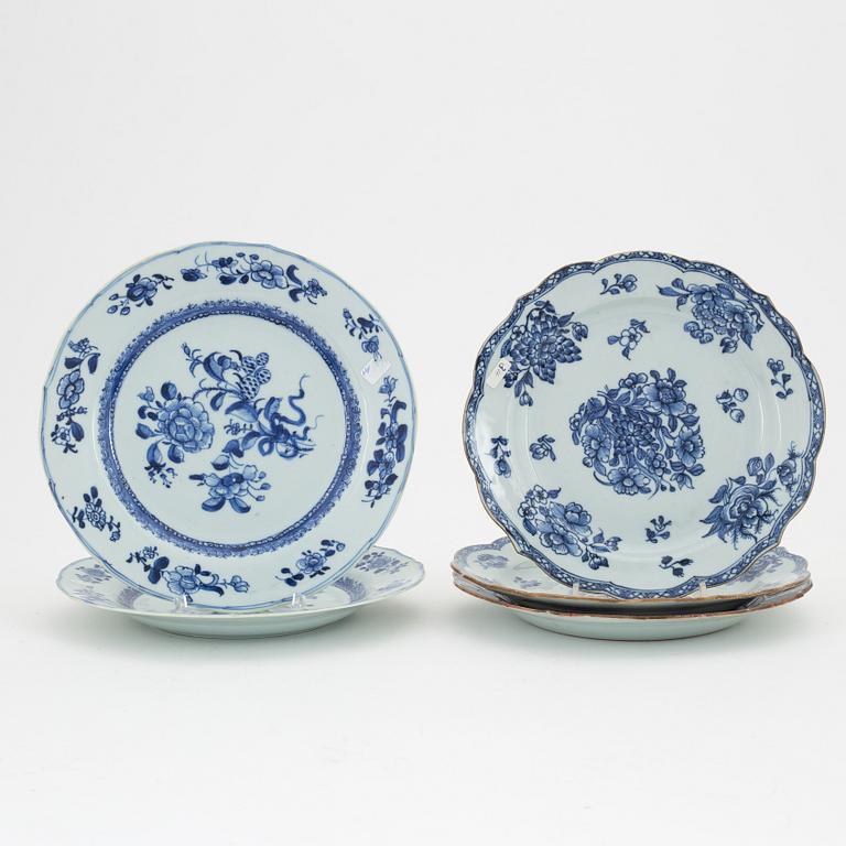 A set of five (2+3) blue and white dishes, Qing dynasty, Qianlong (1736-95).