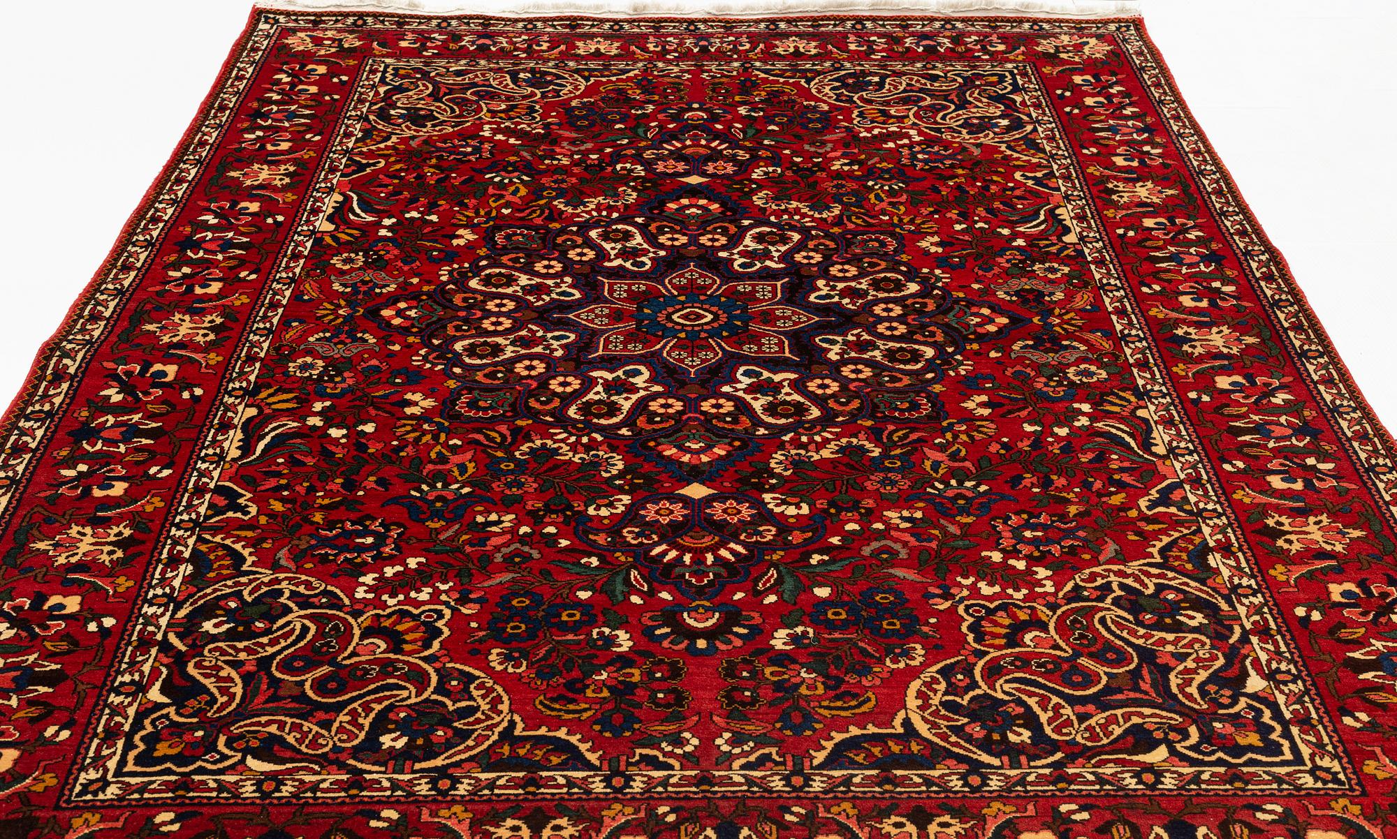 A semi-antique Chahar Mahal/Bakhtiari carpet, approximately 312 x 210 cm.