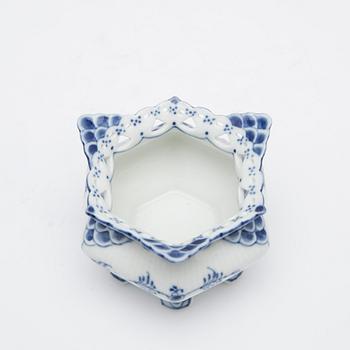 Royal Copenhagen, Service pieces, 20 pieces, porcelain, "Musselmalet helblond and halvblond", Denmark.