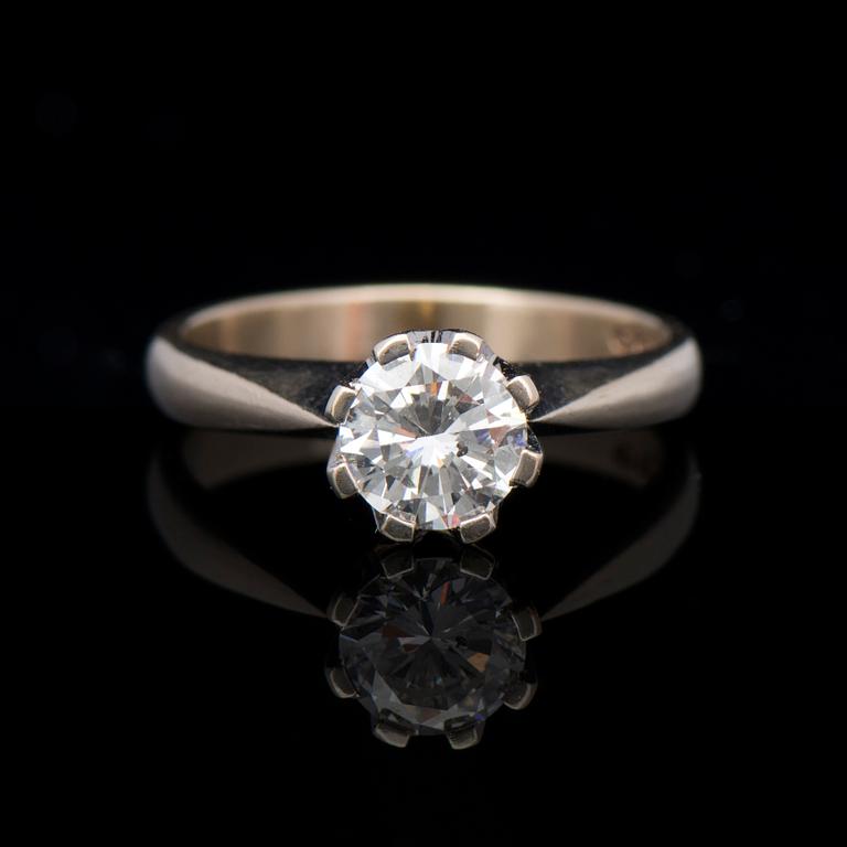 A RING, brilliant cut diamond, 14K gold. Morris Lindblom, Turku Finland 1986.