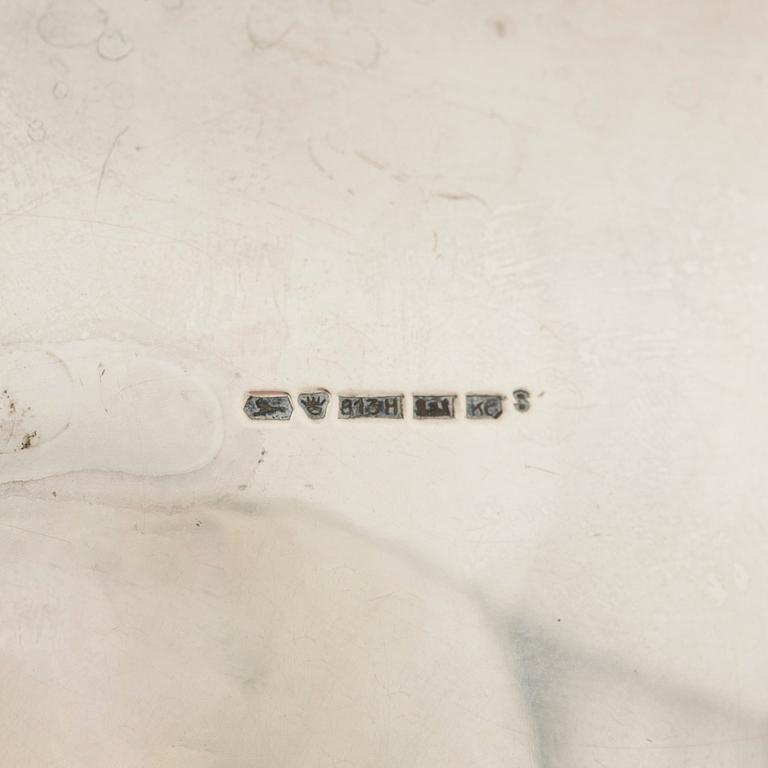 Kermakko ja sokerikko, hopea, 1939, Kultakeskus, ja sirotinlusikka, 1921 Helsinki.