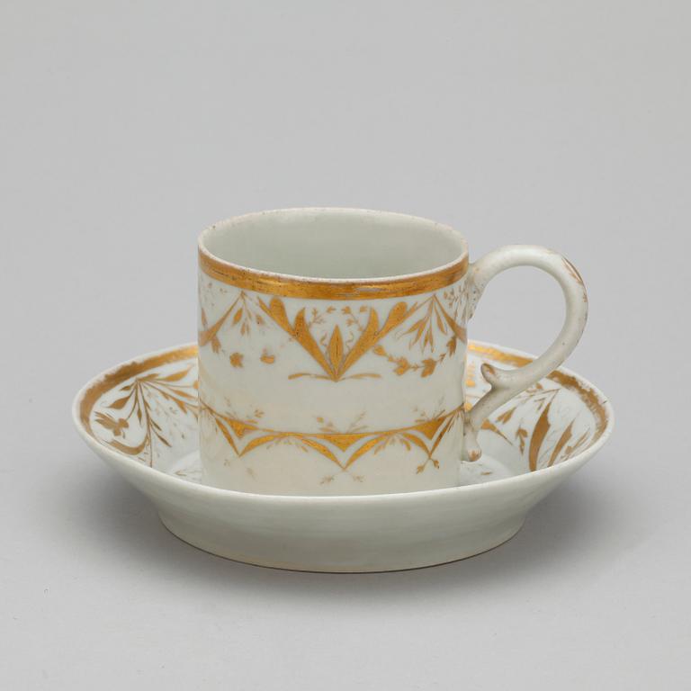 KOPPAR MED FAT, 4 st, porslin, empire, Danmark, 1800-talets första hälft.