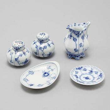 A set 38 pieces of Royal Copenhagen porcelain named "Musselmalet".