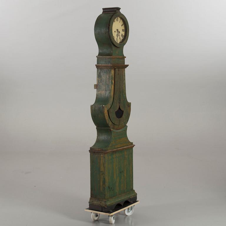 A LONGCASE CLOCK 19TH CENTURY.