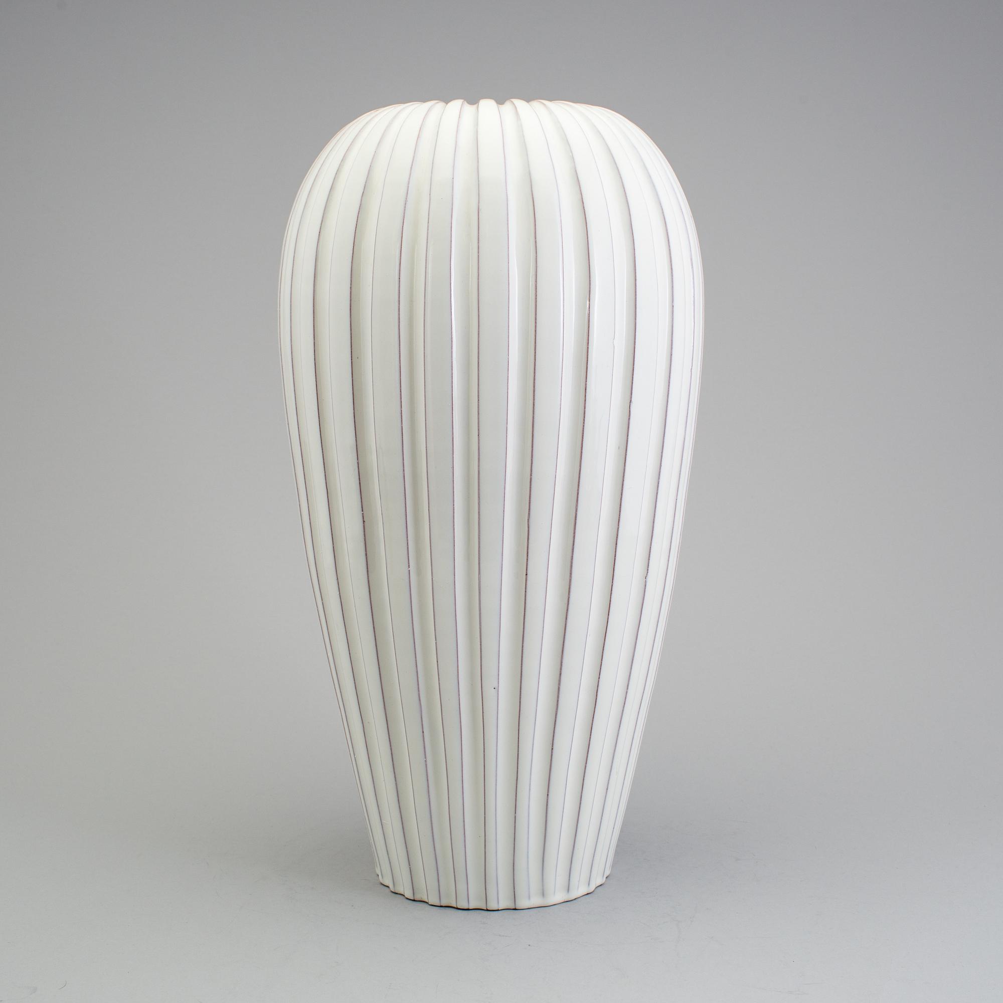Vicke Lindstrand, a monumental earthen ware vase, Upsala Ekeby, 1944-1953 .