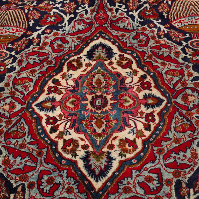 A Kashmar rug, ca 395 x 295 cm.