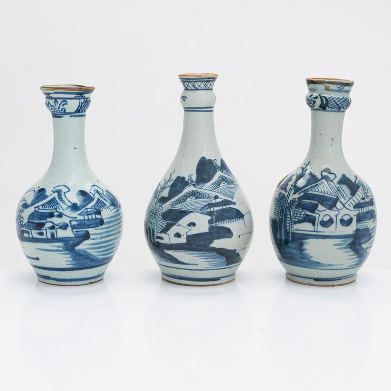 Three Qing Dynasty porcelain bottles, 19th century.