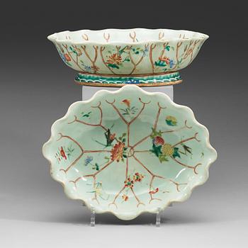 504. A PAIR OF BOWLS, Qing dynasty, 19th century.