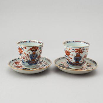 A group of 14 blue and white, famille rose and imari porcelain objects, Qing dynasty, 18th-19th century.