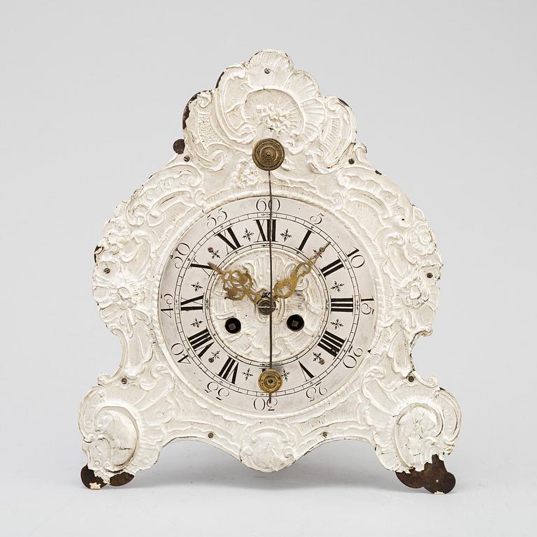 CLOCK WITH VERGE ESCAPEMENT, rococo, 18th century.