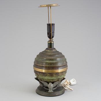 An art déco table lamp.