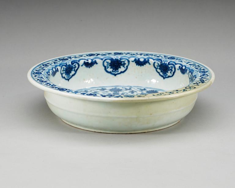 A blue and white Ming-style basin, Qing dynasty, 18th Century.