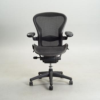 TOIMISTOTUOLI,  "Aeron Chair", Herman Miller.