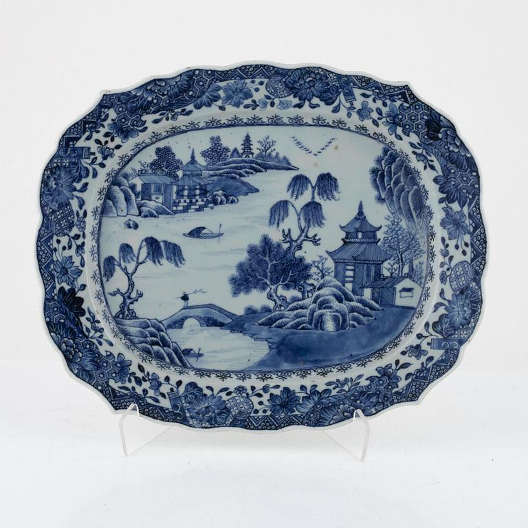 Stekfat, kompaniporslin. Qingdynastin Qianlong (1736-95).