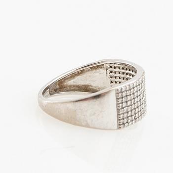 Ring, 18k white gold with octagon-cut diamonds.