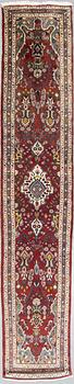 Gallerimatta, old, Hamadan, ca 419 x 81 cm.
