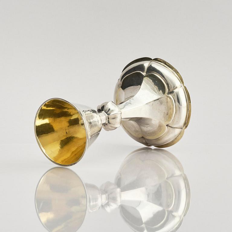 Kalk, delvis förgyllt silver, oidentifierad mästare, möjligen I.F.M verksam i Leipzig mitten 1700-talet.