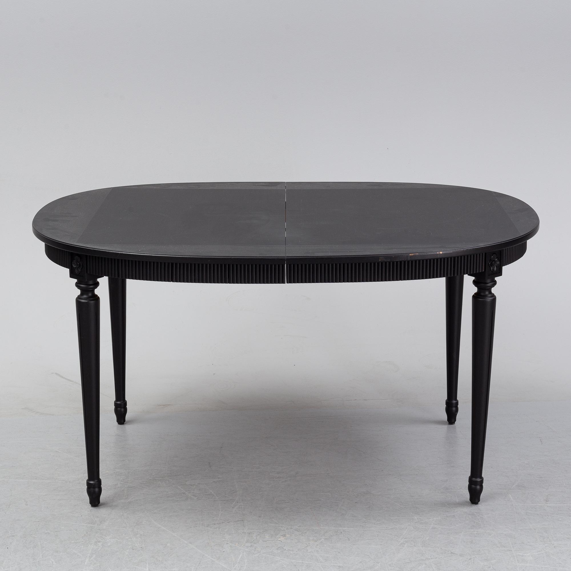 A painted Gustavian style dining table, second half of the 20th Century.