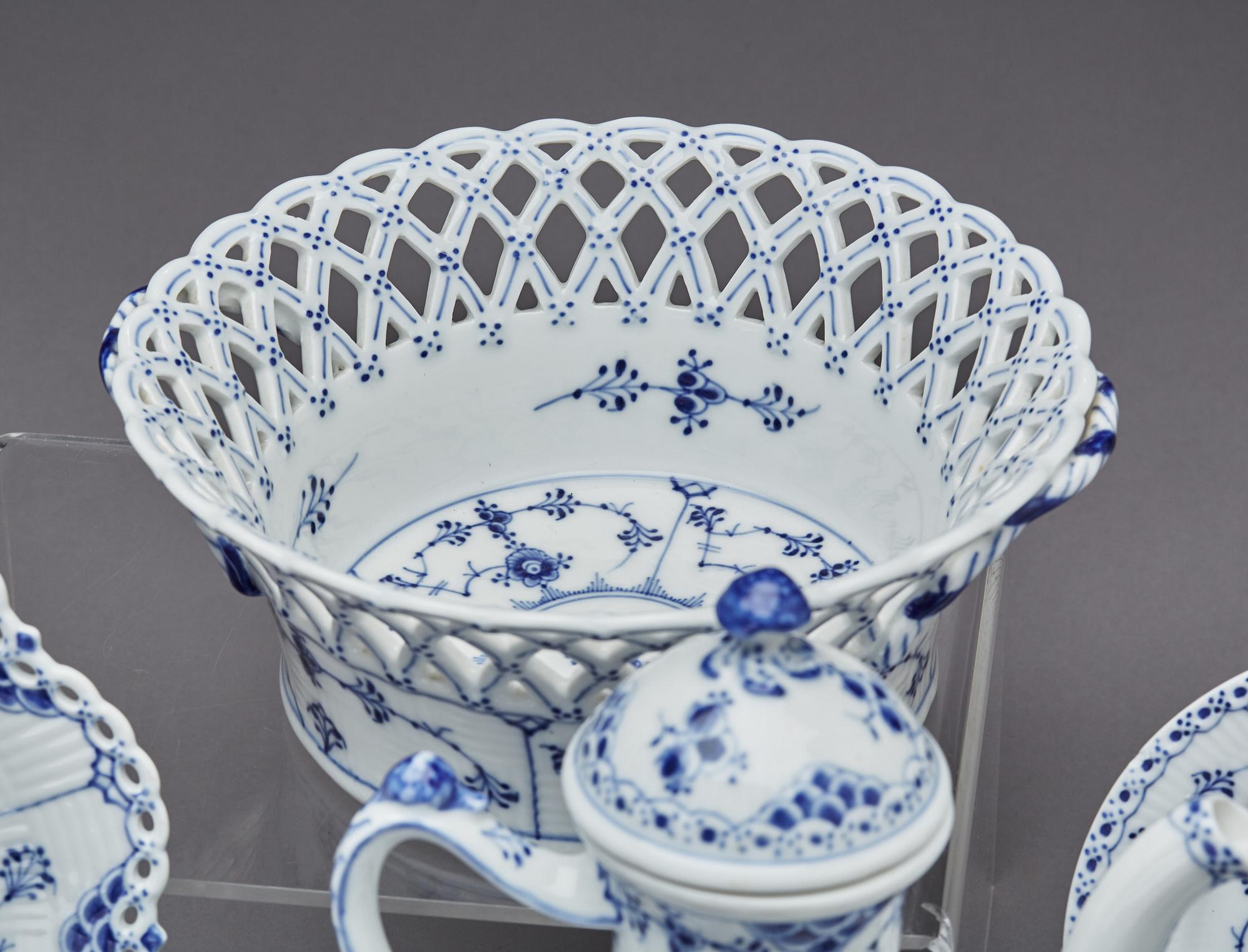 KAFFESERVIS, ca 28 dlr, Musselmalet, Royal Copenhagen, 1900-talets mitt, porslin.