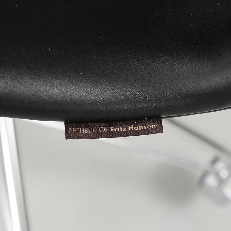 SKRIVBORDSSTOL, Arne Jacobsen "Sjuan", Fritz Hansen. 2013/2014.