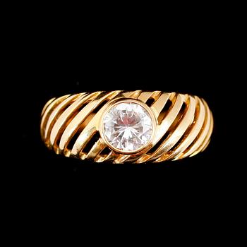 RING, 18 k guld, med vit sten. Vikt ca 4 gram.