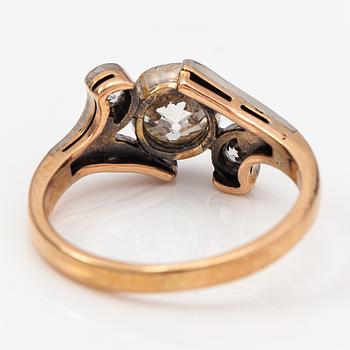 A 13-14K gold ring with old-cut diamonds ca. 0.74 ct in total and 8/8-cut diamonds ca. 0.045 ct in total.